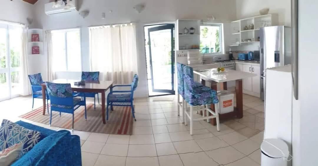 Are Tamareni 2Br Beach Cottage Or River Studio 아바루아 객실 사진